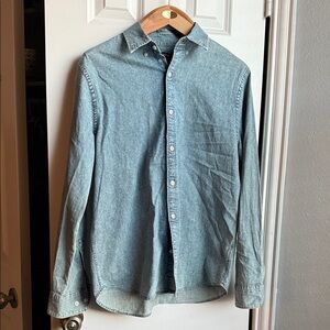 Express Men's Light Blue Denim Casual Button-Down Shirt